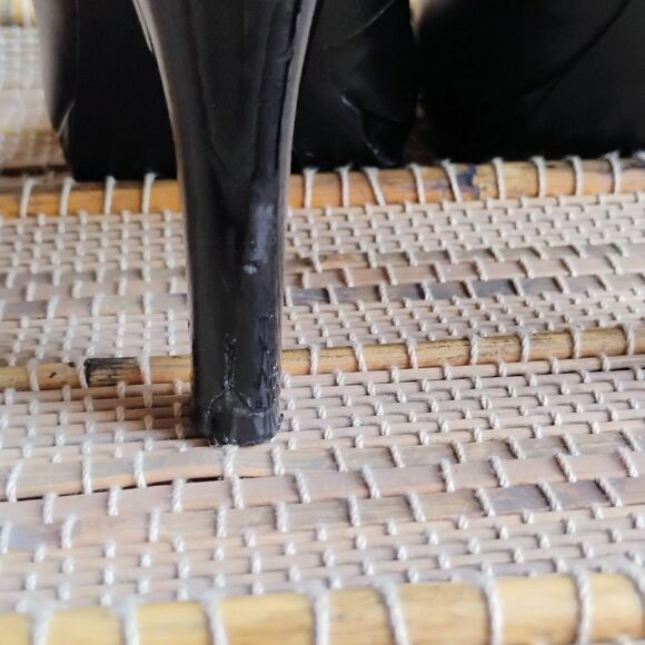 Classic Women's Tahari Black Leather Gallery Pumps size 9M US - Picture 11 of 15